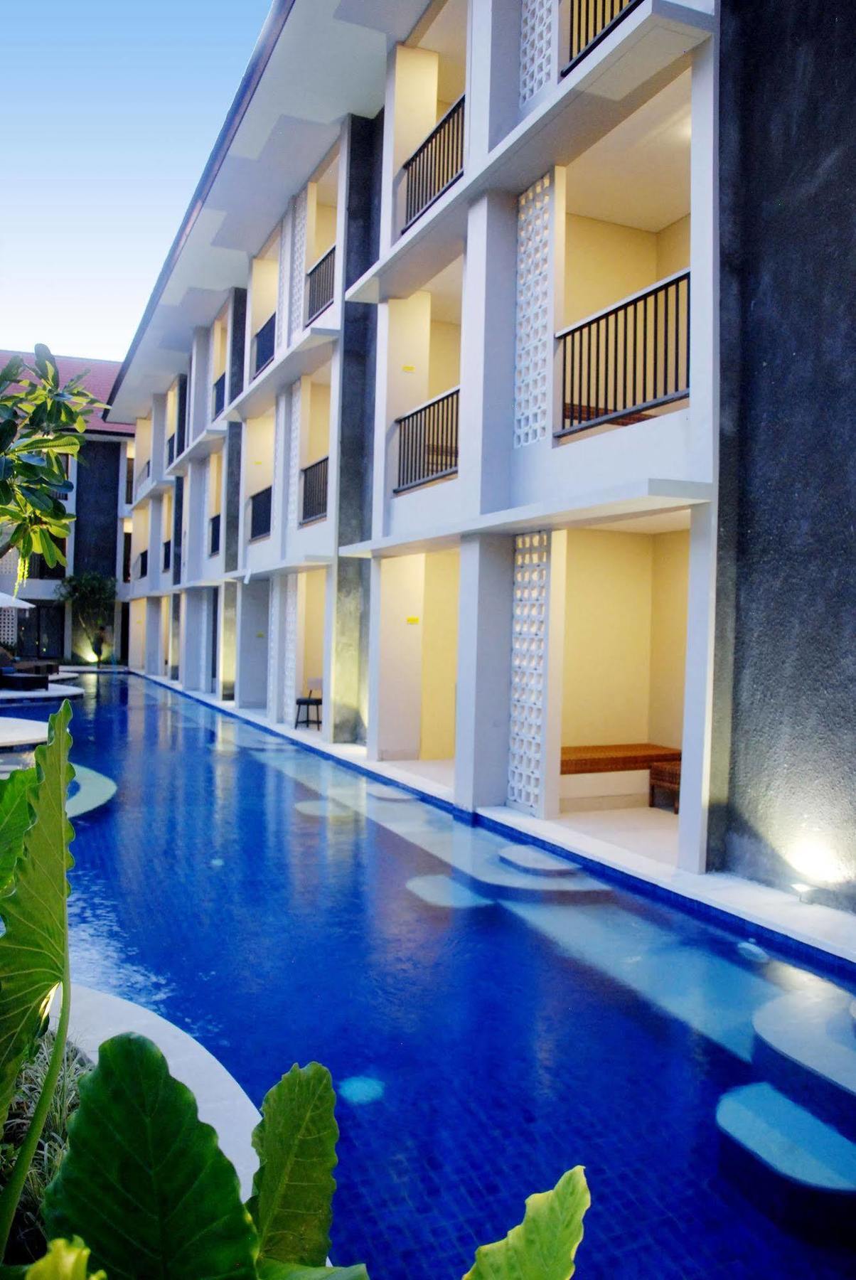 Grand Barong Resort Kuta  Exterior photo